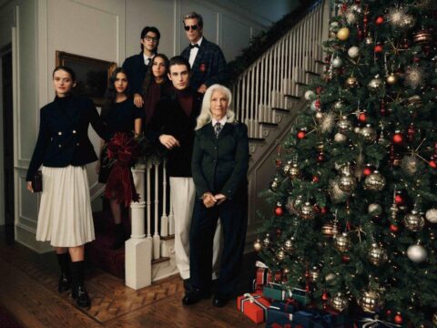 Tommy Hilfiger remixează tradiția și prezintă campania „A Hilfiger Holiday”