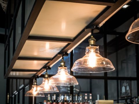 Iluminat pe șină: cum planifici traseul și numărul de spoturi, în funcție de metri pătrați