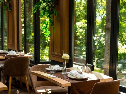 Profituri pe hârtie, pierderi în realitate: HoReCa crește doar in statistici, statisticile nu iau in calcul scumpirile, iar în acest timp piața intră într-o zonă de risc major
